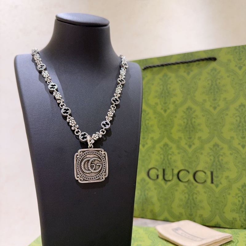 G*u*i necklaces